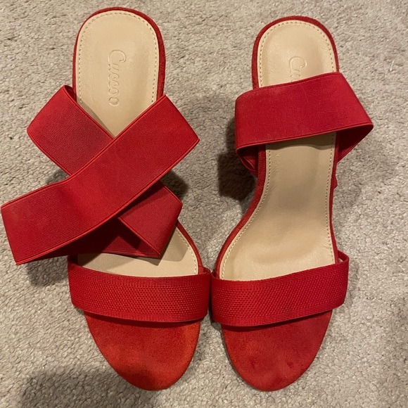 Red heels size 8 - Picture 2 of 3